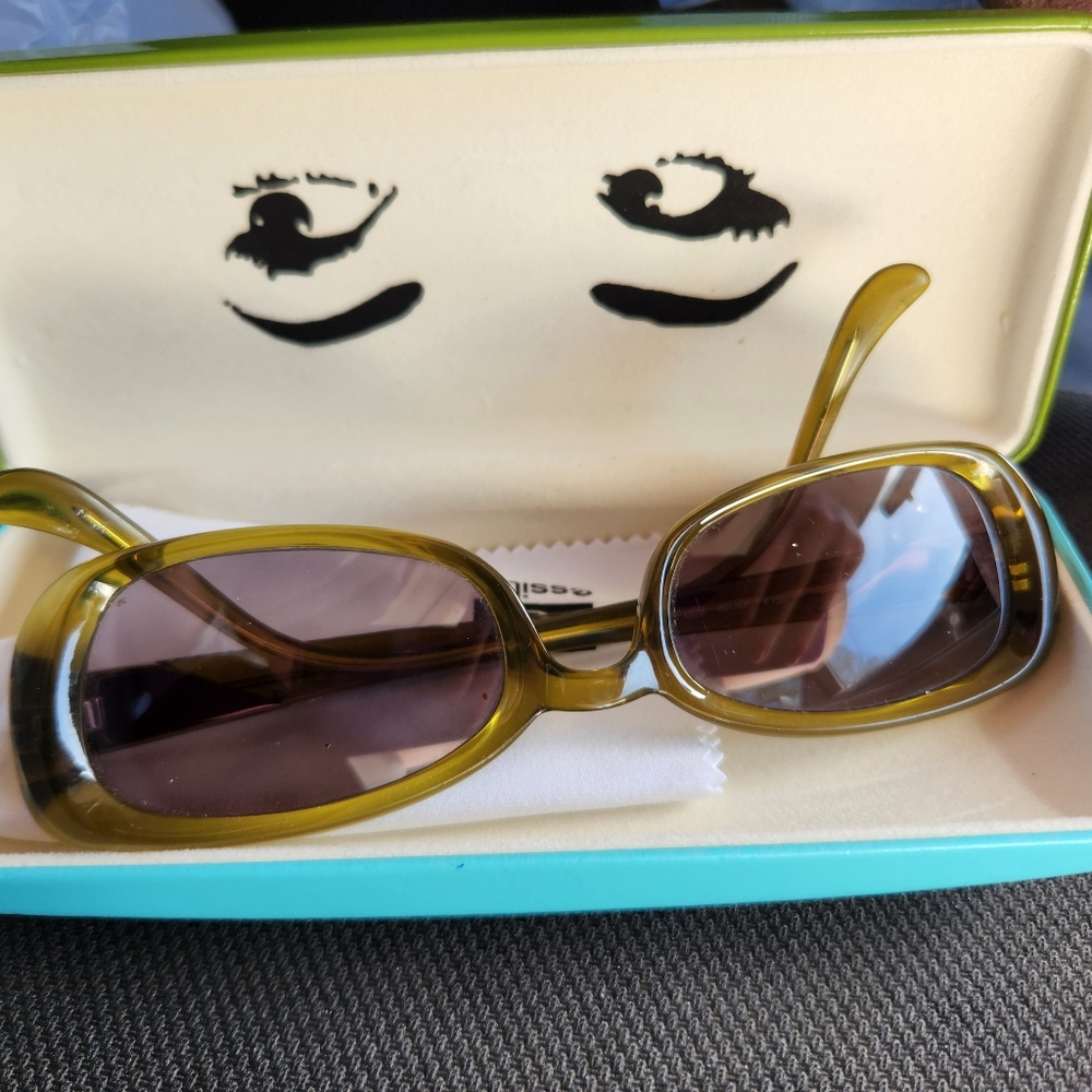 KATE SPADE SUNGLASS CASE AND KATA SUNGLASSES